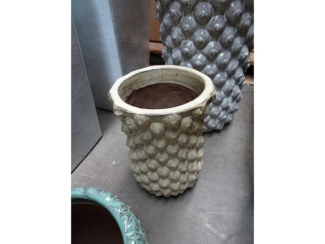 3 diverse vorstvrije terracotta vazen - afbeelding 3 van  4