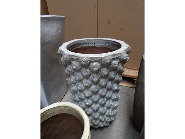 3 diverse vorstvrije terracotta vazen - afbeelding 4 van  4