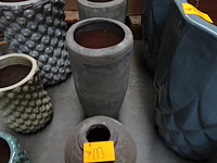 3 diverse vorstvrije terracotta vazen - afbeelding 1 van  4