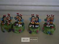 3 doosjes van 4 gedecoreerd potjes