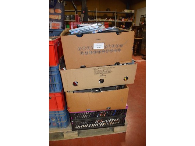 3 dozen en 1 kist gevuld met ca. 320 dvd's - afbeelding 1 van  7