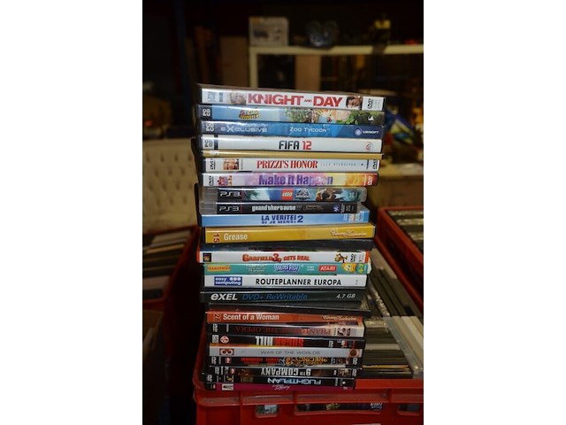 3 dozen en 1 kist gevuld met ca. 320 dvd's - afbeelding 7 van  7