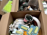 3 dozen, inh. div. hobbymateriaal, wo. linnen, naturbast