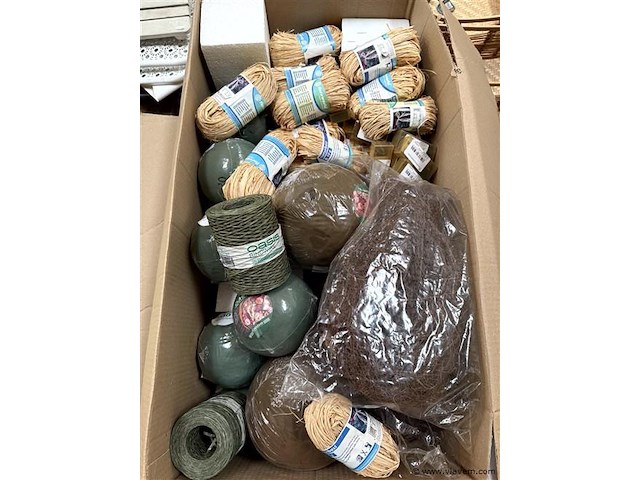 3 dozen, inh. div. hobbymateriaal, wo. linnen, naturbast - afbeelding 3 van  4