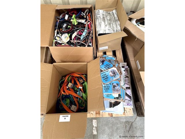 3 dozen, inh. partij div. huisdieren toebehoren en enige bordjes - afbeelding 1 van  4