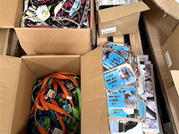 3 dozen, inh. partij div. huisdieren toebehoren en enige bordjes