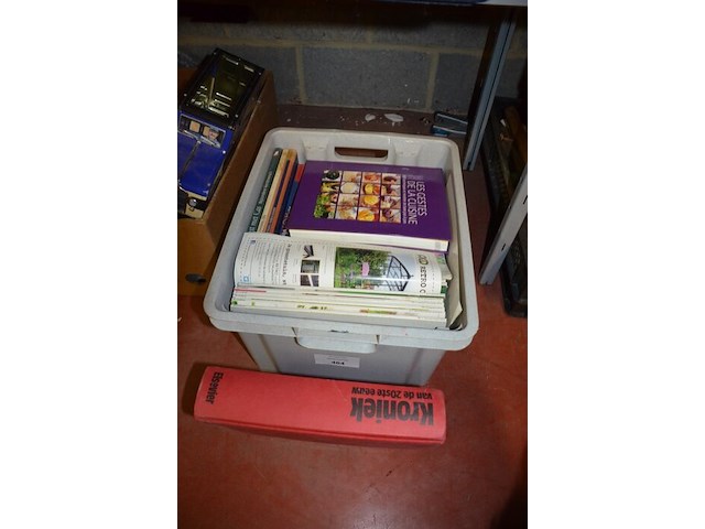 3 dozen met stripverhalen en boeken, 1 doos speelgoed - afbeelding 4 van  10