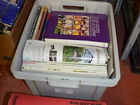 3 dozen met stripverhalen en boeken, 1 doos speelgoed - afbeelding 4 van  10