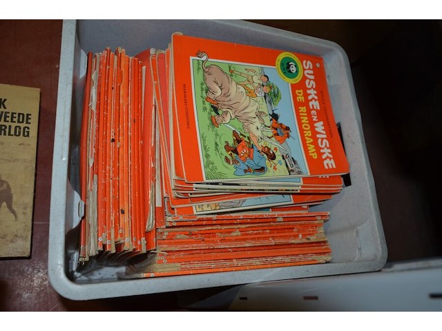 3 dozen met stripverhalen en boeken, 1 doos speelgoed - afbeelding 9 van  10