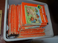 3 dozen met stripverhalen en boeken, 1 doos speelgoed - afbeelding 9 van  10