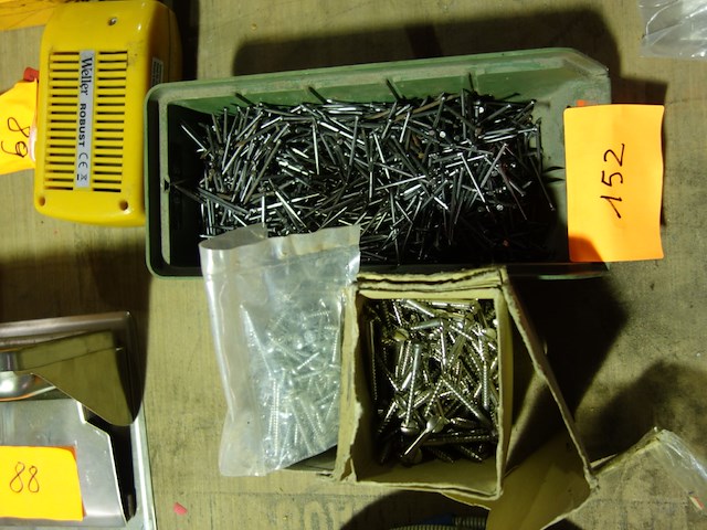 3 dozen vijzen en nagels - afbeelding 1 van  1