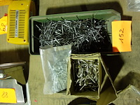 3 dozen vijzen en nagels - afbeelding 1 van  1