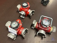 3 drukbegrenzers met manometers