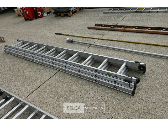 3-dubbele aluminium ladder - afbeelding 1 van  4
