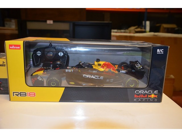 3 f1 auto's max verstappen - afbeelding 1 van  7