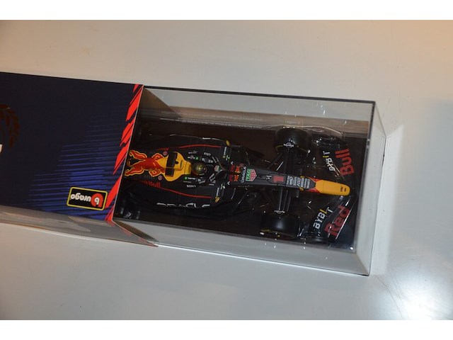 3 f1 auto's max verstappen - afbeelding 6 van  7