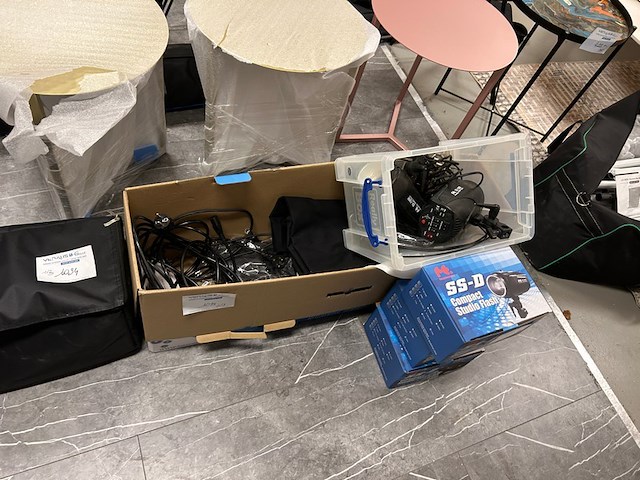 3 falcon eyes studio flash lights - afbeelding 1 van  5