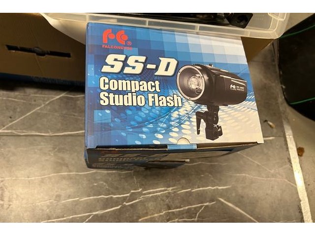 3 falcon eyes studio flash lights - afbeelding 4 van  5