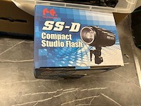 3 falcon eyes studio flash lights - afbeelding 4 van  5