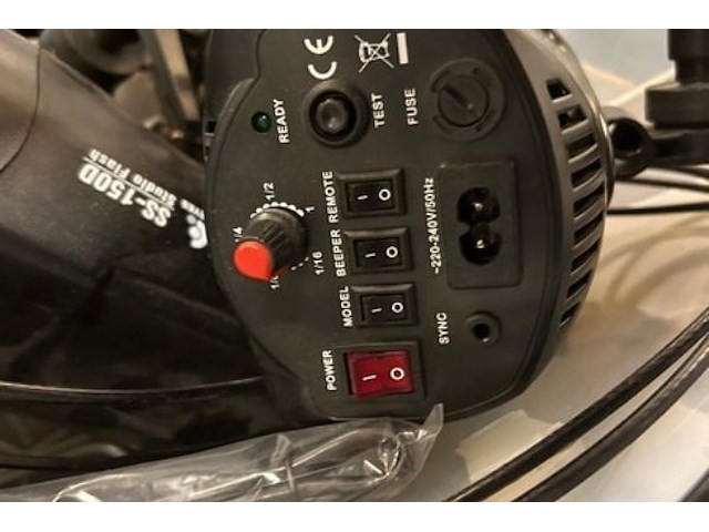 3 falcon eyes studio flash lights - afbeelding 5 van  5