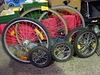 3 fietswielen en 4 fietskarwielen - afbeelding 2 van  2