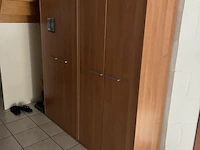 3 formica kasten met poetsmateriaal