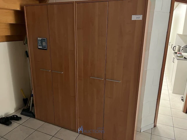 3 formica kasten met poetsmateriaal - afbeelding 2 van  3