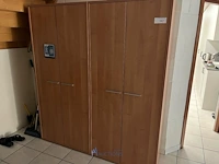3 formica kasten met poetsmateriaal - afbeelding 2 van  3