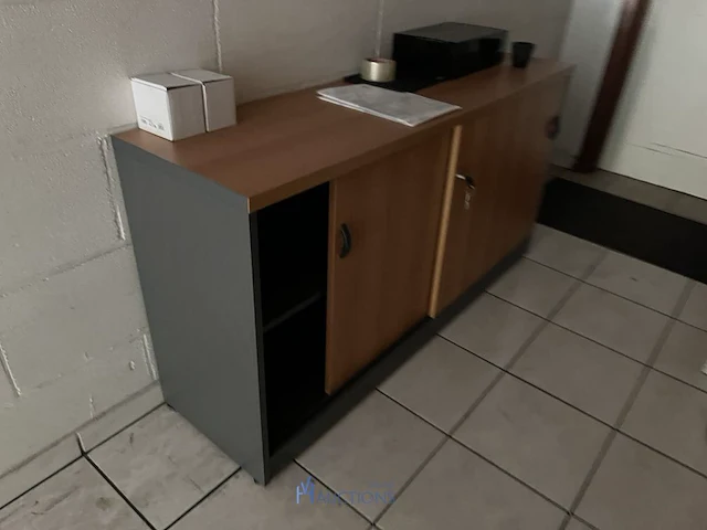 3 formica kasten met poetsmateriaal - afbeelding 3 van  3