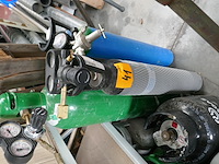 3 gasflessen met drukregelaars - afbeelding 2 van  4