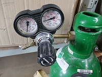3 gasflessen met drukregelaars - afbeelding 3 van  4