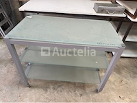 3 glazen tafels - 1 blauwe krat - 1 synthetische mat - afbeelding 2 van  7