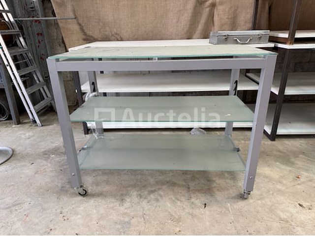 3 glazen tafels - 1 blauwe krat - 1 synthetische mat - afbeelding 4 van  7