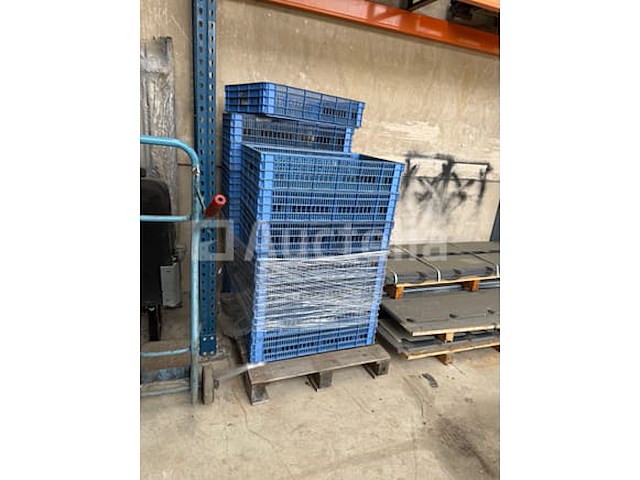 3 glazen tafels - 1 blauwe krat - 1 synthetische mat - afbeelding 7 van  7