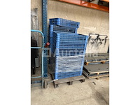 3 glazen tafels - 1 blauwe krat - 1 synthetische mat - afbeelding 7 van  7