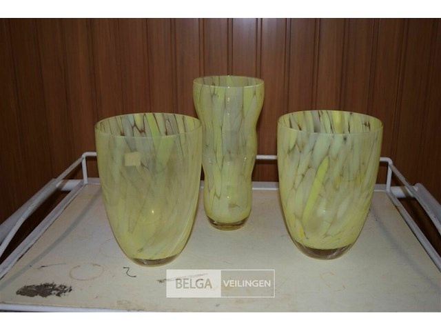3 glazen vaasjes met geimarerd geelgroen patroon - afbeelding 1 van  3
