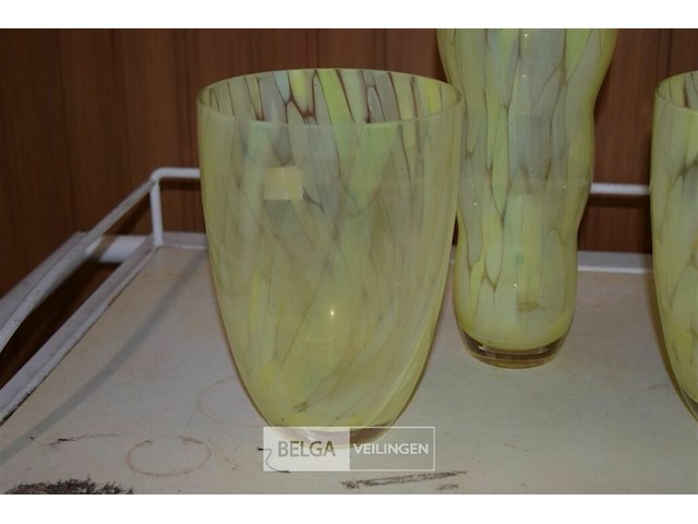 3 glazen vaasjes met geimarerd geelgroen patroon - afbeelding 2 van  3