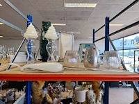 3 glazen windlichten j-line, mondgeblazen langwerpige glazen sculptuur dutz, 2 transparante glazen kandelaars met witte kerstboom kaarsen