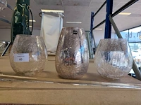 3 glazen windlichten j-line, mondgeblazen langwerpige glazen sculptuur dutz, 2 transparante glazen kandelaars met witte kerstboom kaarsen - afbeelding 2 van  6