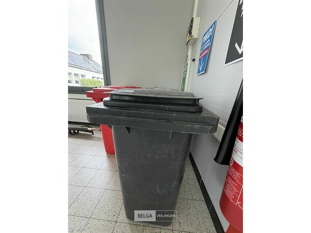 3 grijze afvalcontainers - afbeelding 1 van  2