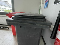 3 grijze afvalcontainers - afbeelding 1 van  2