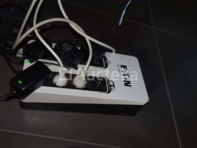 3-handset multi-socket omvormer - afbeelding 1 van  3