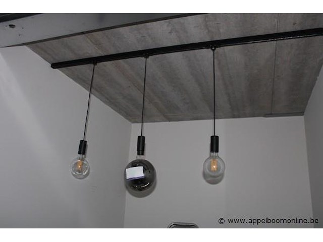 3 hanglampen (zonder railsysteem) - afbeelding 1 van  1