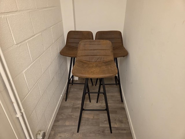 3 hoge stoelen - afbeelding 1 van  5