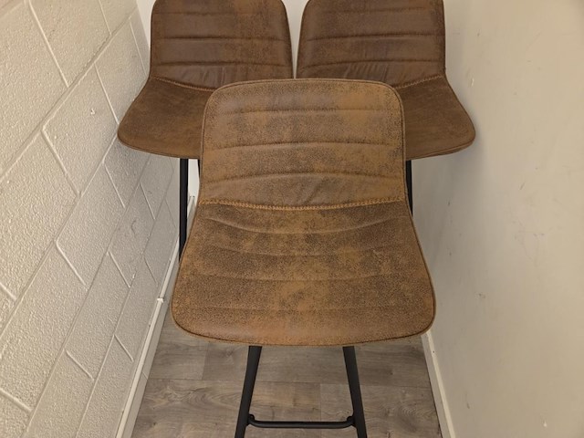 3 hoge stoelen - afbeelding 3 van  5