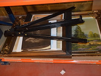 3 houten beeldjes, houtsnijwerk , ovale spiegel in goudkleurige kader, diverse schilderijen en wandversieringen - afbeelding 5 van  15