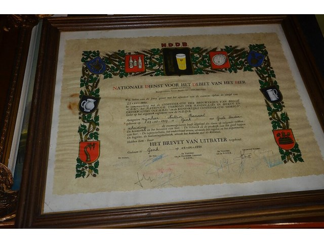 3 houten beeldjes, houtsnijwerk , ovale spiegel in goudkleurige kader, diverse schilderijen en wandversieringen - afbeelding 7 van  15