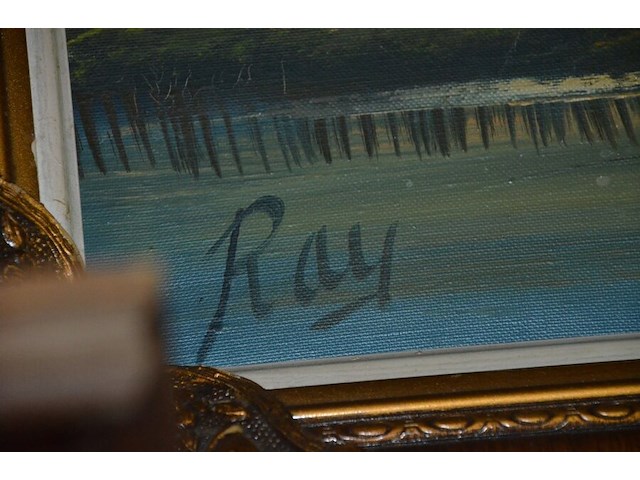 3 houten beeldjes, houtsnijwerk , ovale spiegel in goudkleurige kader, diverse schilderijen en wandversieringen - afbeelding 13 van  15