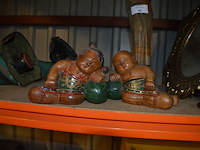 3 houten beeldjes, houtsnijwerk , ovale spiegel in goudkleurige kader, diverse schilderijen en wandversieringen - afbeelding 14 van  15