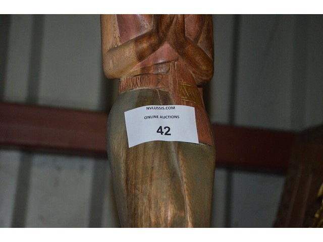 3 houten beeldjes, houtsnijwerk , ovale spiegel in goudkleurige kader, diverse schilderijen en wandversieringen - afbeelding 15 van  15